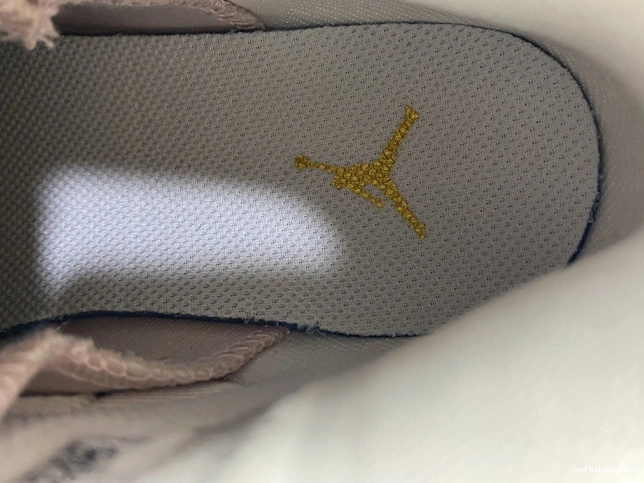 Jordan DH9696-100 Gold (W) 6 Hoops Retro Air 0909